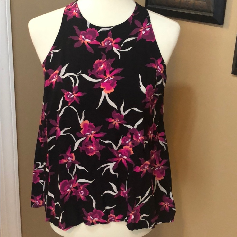 Old Navy floral top size medium.